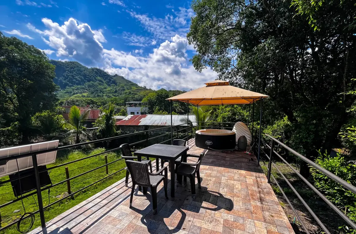 Terraza de la Cabaña con vista a la montaña